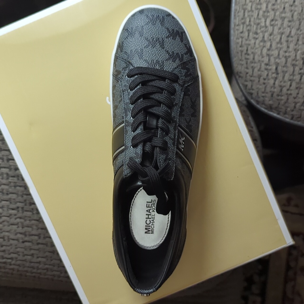 Shoes - Picture 2 of 3